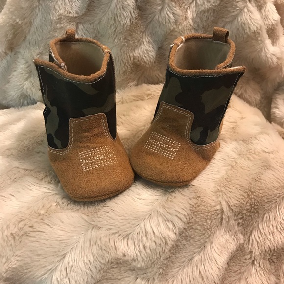 4/$20 Baby Crib Shoe Bundle 3 pairs included - Picture 5 of 8